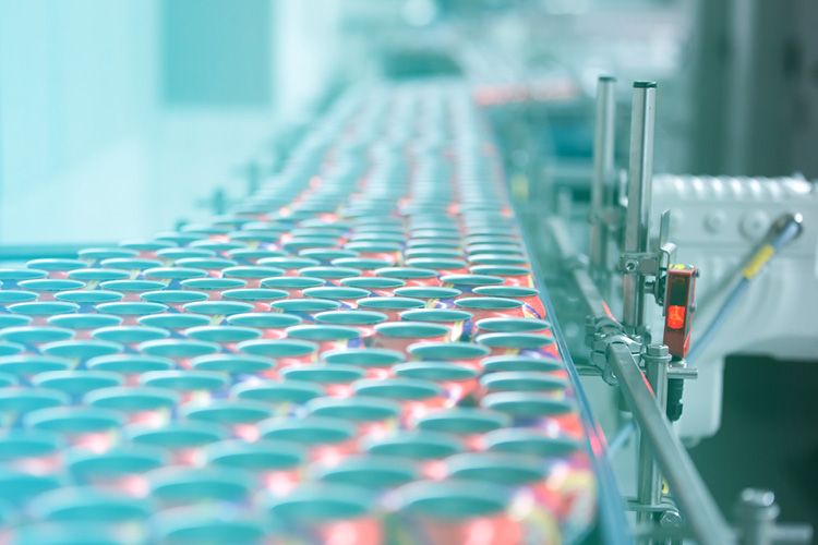 Industrie-40 Flaschen auf einem Laufband, Industrie 4.0, Automatisierung